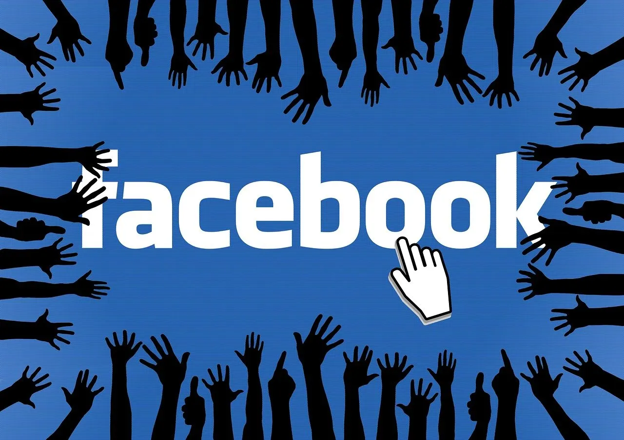 Facebook Logo und Hände