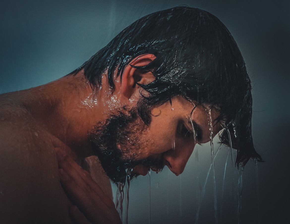 Männer Haare waschen