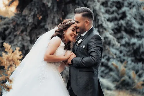 Romantische Hochzeitsfrisuren 2026 👰